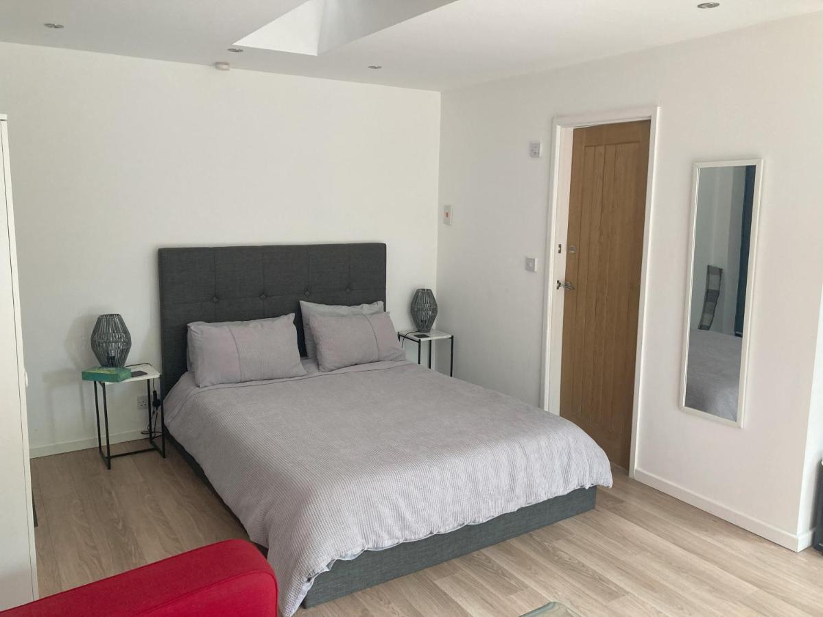 Beautiful Detached Private Annex In Great Location Apartman Manchester Kültér fotó