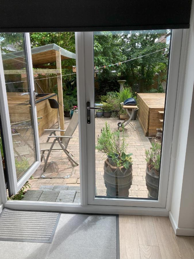 Beautiful Detached Private Annex In Great Location Apartman Manchester Kültér fotó